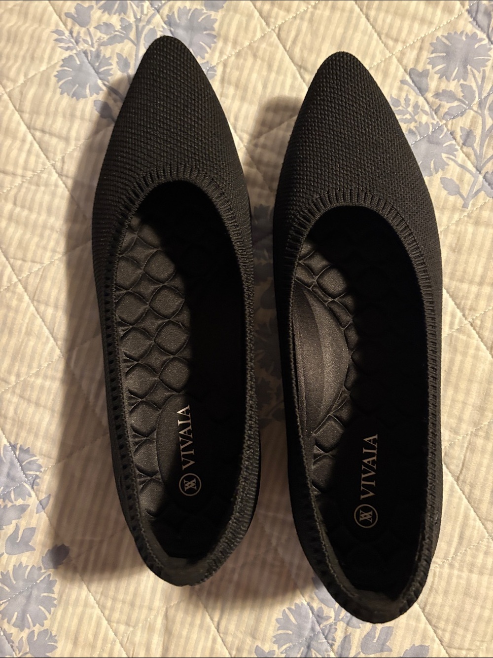 Vivaia Black Pointed-Toe Knit Flats